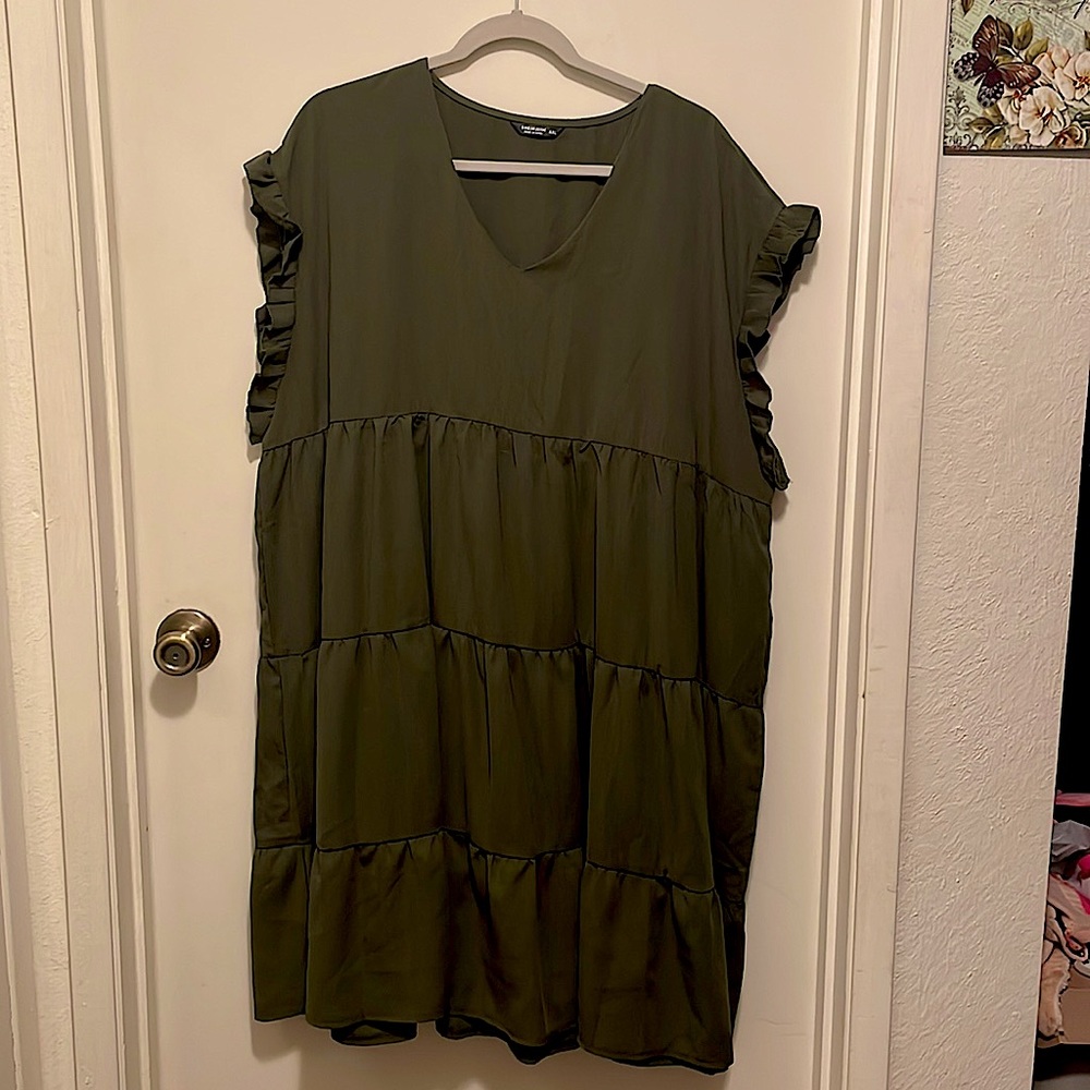 Brand new dress only tried on once.
